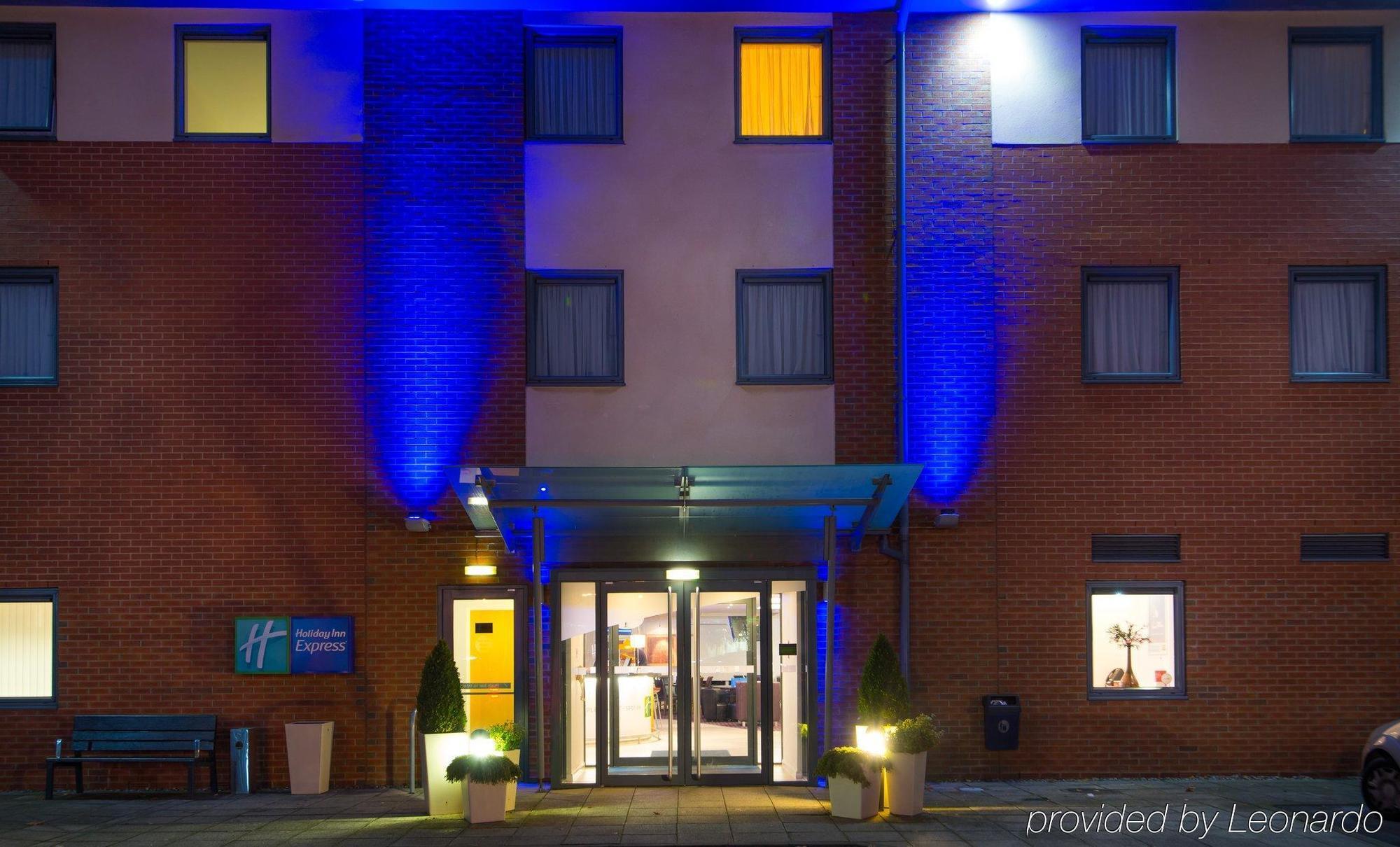 Holiday Inn Express Bedford By Ihg Exteriér fotografie